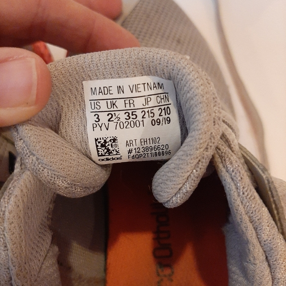 Adidas Youth Sneakers Size 3 Gray with orange sole - Picture 4 of 4